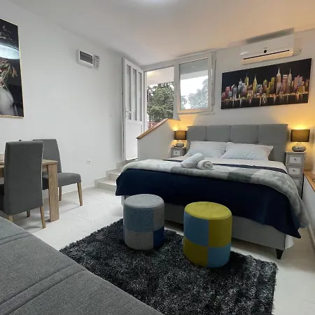 Old Town Bridge Apartment *