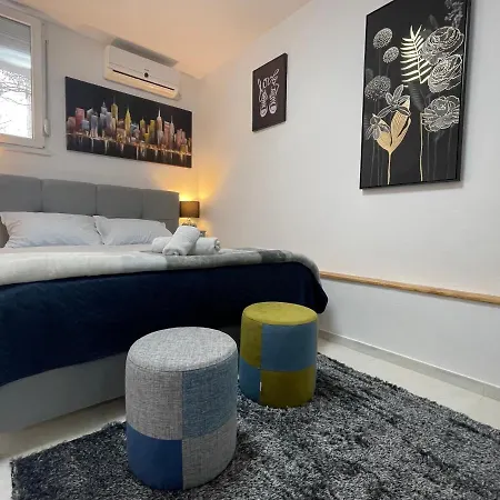 Old Town Bridge Apartment *
